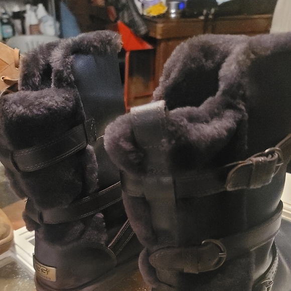 Uggs size 8 - Picture 4 of 4